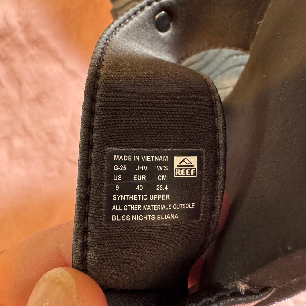 Reef Black Women's Sandals sz 9 like new - Picture 8 of 8